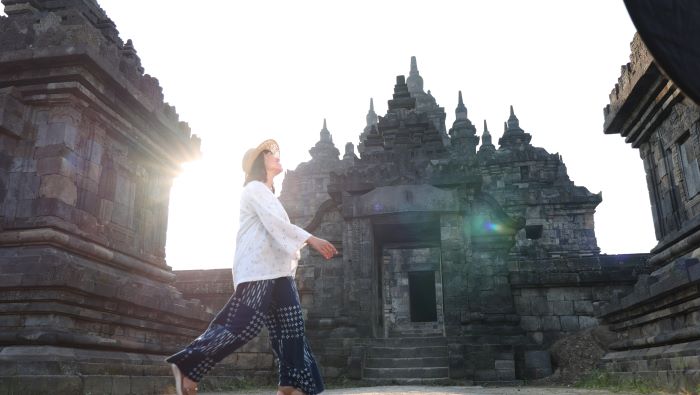 Candi Plaosan atau dikenal dengan Candi Kembar menjadi ikon utama Desa Sejahtera Astra Bugisan yang terletak di Kecamatan Prambanan, Klaten, Yogyakarta